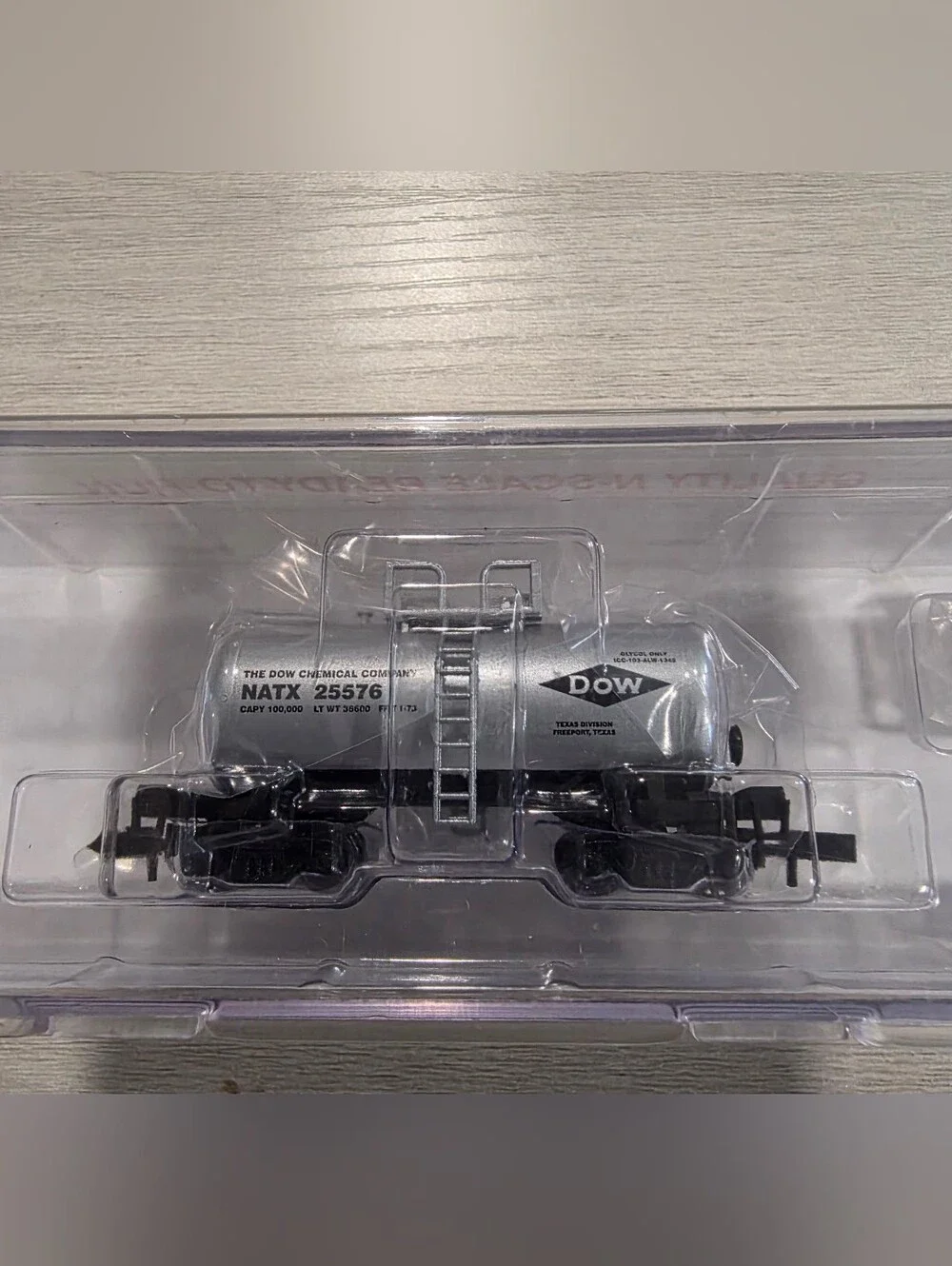 Roundhouse Products N Scale 30' Dow Chemical Modern Tank Car